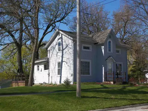 315 E 5th St, Pecatonica, IL 61063 photo 1