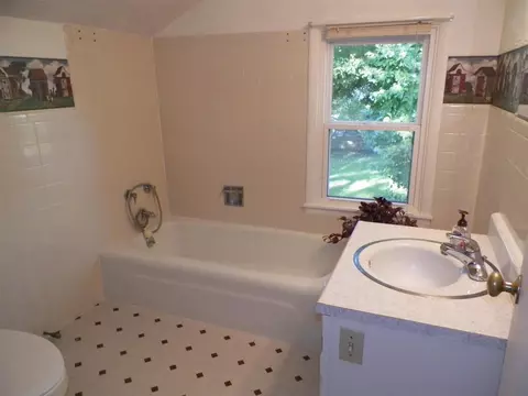 315 E 5th St, Pecatonica, IL 61063 photo 18