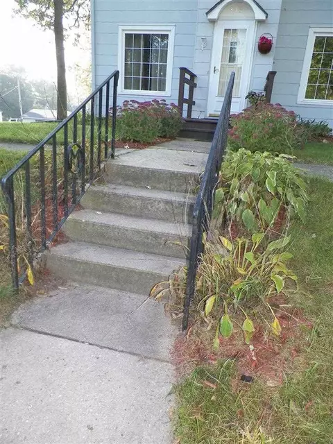 315 E 5th St, Pecatonica, IL 61063 photo 9