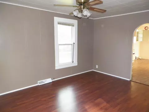 315 E 5th St, Pecatonica, IL 61063 photo 10