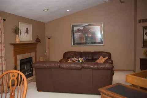 6080 Weeping Willow Ln, Roscoe, IL 61073 photo 4