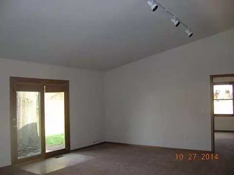 910 Willow St, Belvidere, IL 61008 photo 4