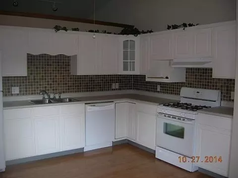 910 Willow St, Belvidere, IL 61008 photo 3