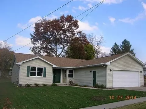 910 Willow St, Belvidere, IL 61008 photo 1