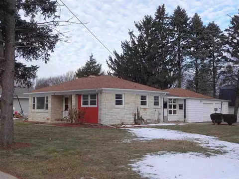 416 E Lincoln St, Mount Morris, IL 61054 photo 1