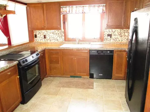 10310 Ray Dr, Roscoe, IL 61073 photo 2