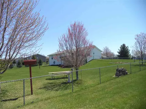 6704 Sawmill Dr, Roscoe, IL 61073 photo 5