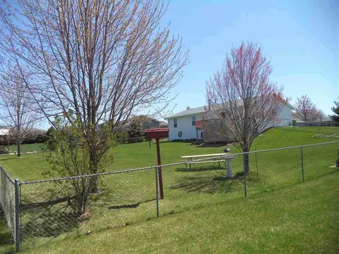 6704 Sawmill Dr, Roscoe, IL 61073 photo 4