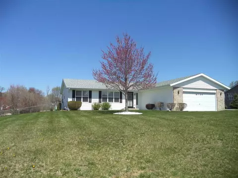 6704 Sawmill Dr, Roscoe, IL 61073 photo 2