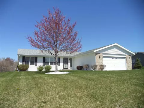 6704 Sawmill Dr, Roscoe, IL 61073 photo 1