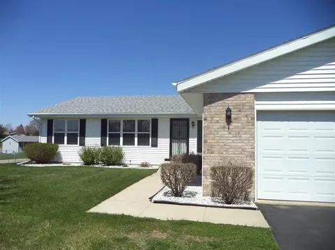 6704 Sawmill Dr, Roscoe, IL 61073 photo 3