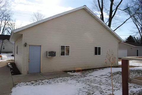 311 E First St, Leaf River, IL 61047 photo 2