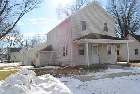 311 E First St, Leaf River, IL 61047 photo 3