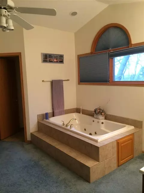9502 Sagewood Dr, Roscoe, IL 61073 photo 7