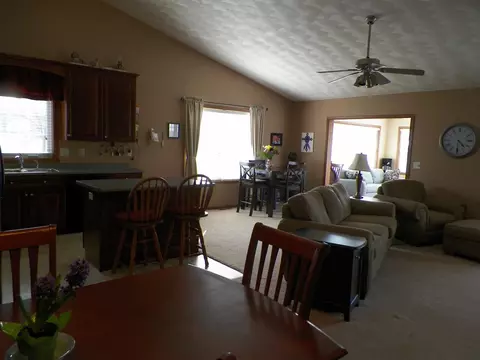 637 Park View St, Pecatonica, IL 61063 photo 6