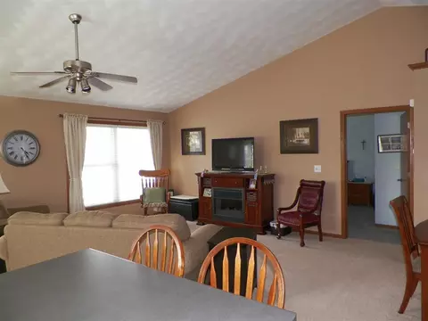 637 Park View St, Pecatonica, IL 61063 photo 5