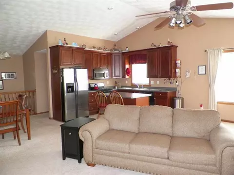 637 Park View St, Pecatonica, IL 61063 photo 3