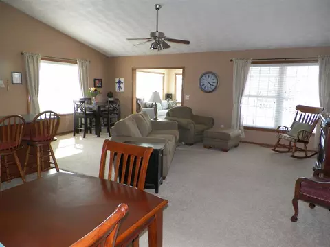 637 Park View St, Pecatonica, IL 61063 photo 2