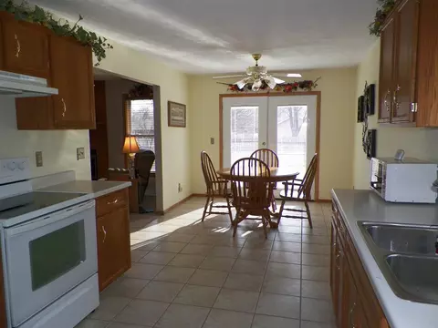 1116 Main St, Pecatonica, IL 61063 photo 9
