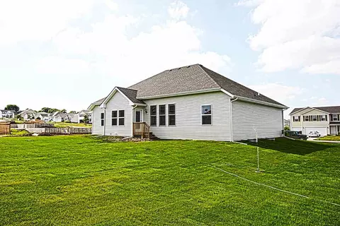 660 Ashleigh Ln, Roscoe, IL 61073 photo 3