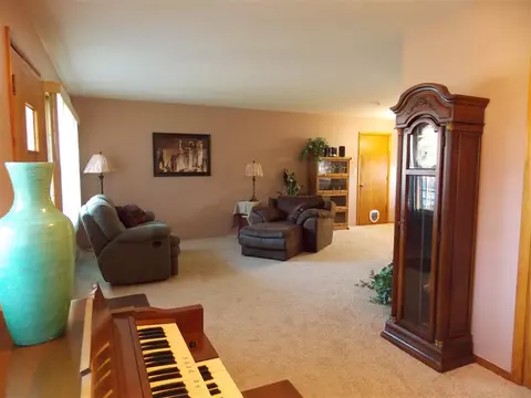 802 N Crestview Trl, Byron, IL 61010 photo 8