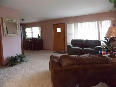 802 N Crestview Trl, Byron, IL 61010 photo 7