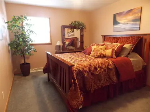 802 N Crestview Trl, Byron, IL 61010 photo 9