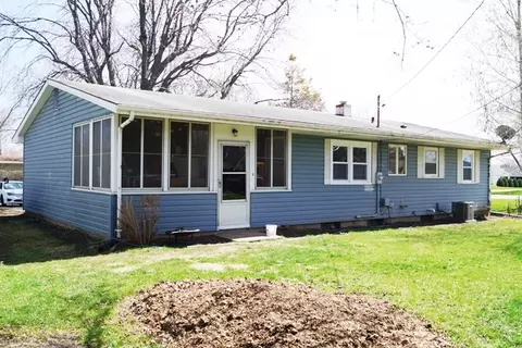 2942 S Iris Dr, Beloit, WI 53511 photo 2