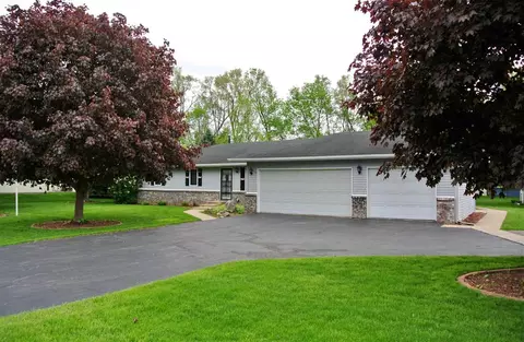 5189 Rowena Dr, Roscoe, IL 61073 photo 1