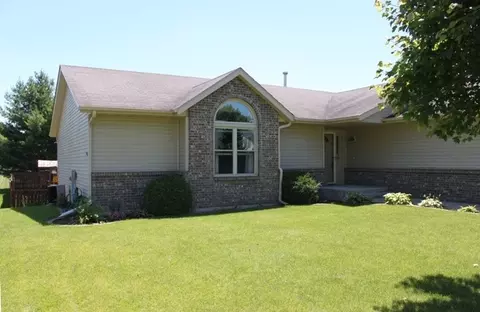 504 Dickerson Dr, Winnebago, IL 61088 photo 2