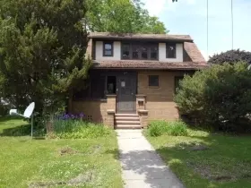 614 E 2nd St, Belvidere, IL 61008 photo 1