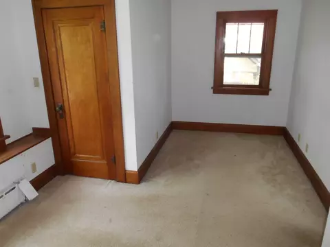 614 E 2nd St, Belvidere, IL 61008 photo 5