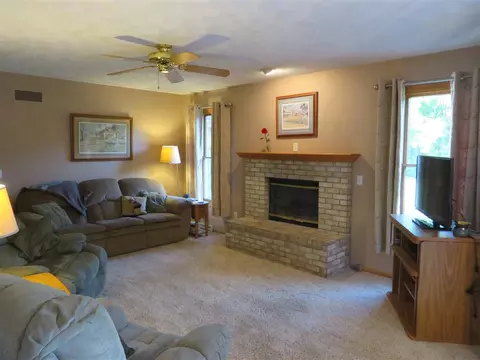 11261 Erica Ct, Roscoe, IL 61073 photo 6