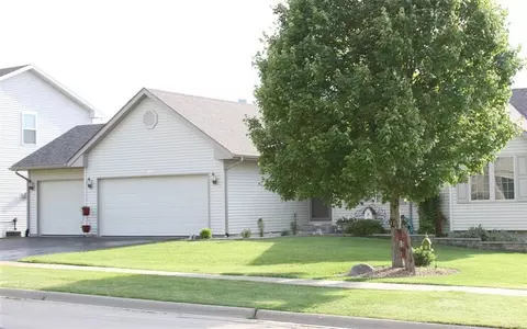613 Moth St, Pecatonica, IL 61063 photo 2