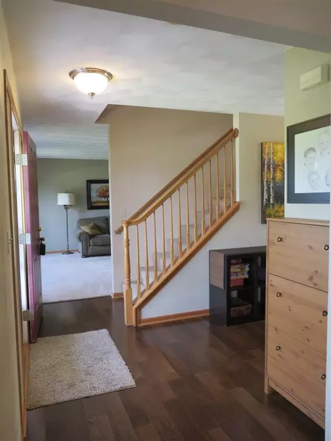 706 Stonemint Dr, Roscoe, IL 61073 photo 2