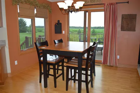 9995 Sara Dr, Roscoe, IL 61073 photo 4
