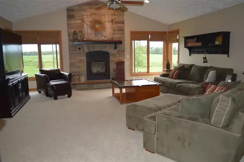 9995 Sara Dr, Roscoe, IL 61073 photo 5
