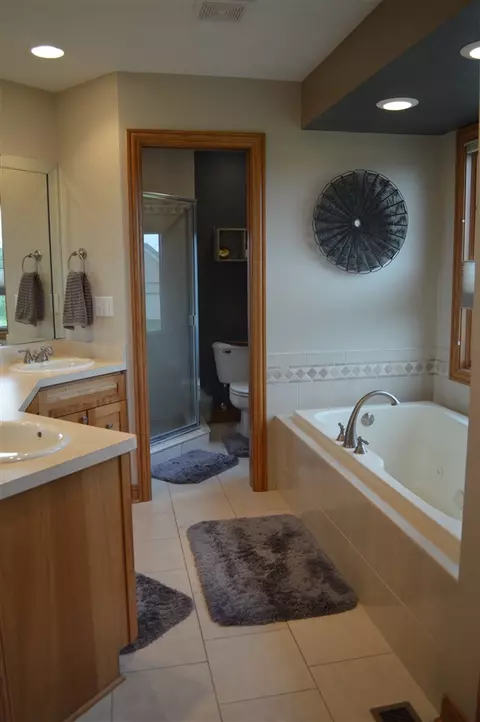 9995 Sara Dr, Roscoe, IL 61073 photo 9
