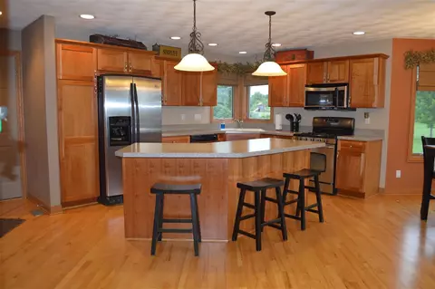 9995 Sara Dr, Roscoe, IL 61073 photo 2