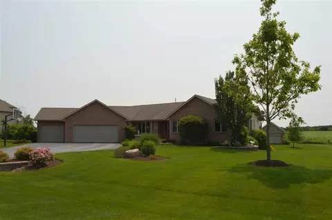9995 Sara Dr, Roscoe, IL 61073 photo 1