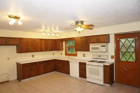 15661 Oak Tree Dr, Davis Junction, IL 61020 photo 2