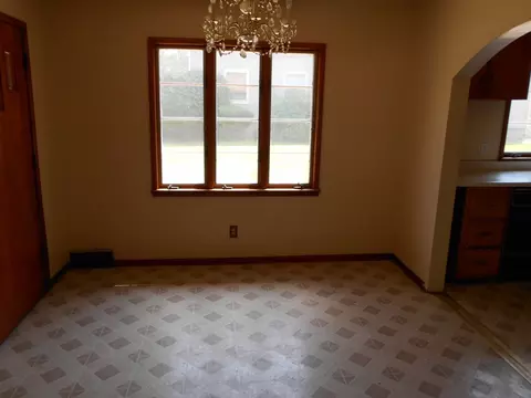 233 E 6th St, Belvidere, IL 61008 photo 4