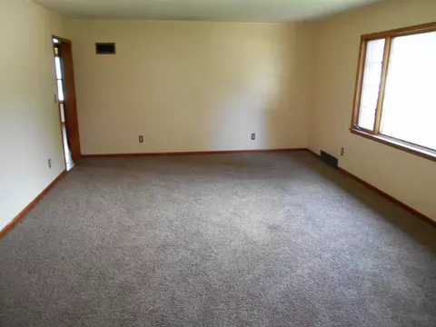 233 E 6th St, Belvidere, IL 61008 photo 5