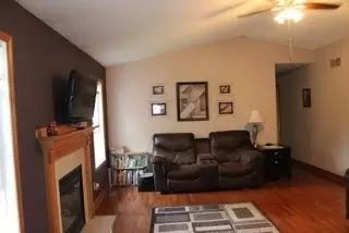606 Tracy Ct, Pecatonica, IL 61063 photo 2