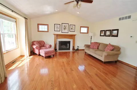 11357 Downing Ln, Roscoe, IL 61073 photo 4