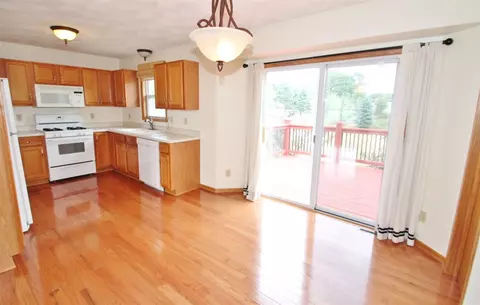 11357 Downing Ln, Roscoe, IL 61073 photo 5