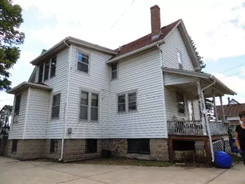 827 Maple St, Rockford, IL 61101 photo 2
