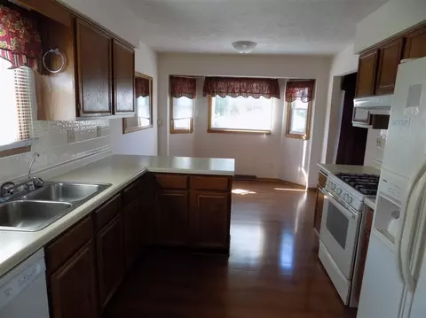 9826 Applegate Dr, Roscoe, IL 61073 photo 6