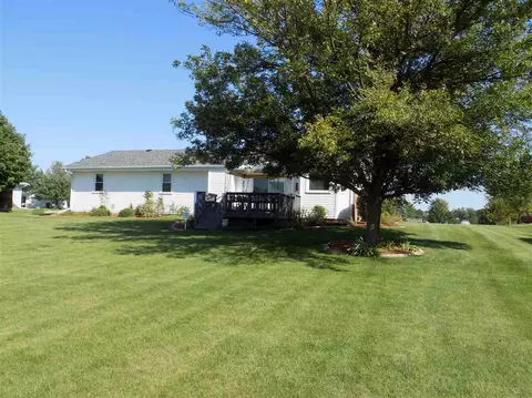 9826 Applegate Dr, Roscoe, IL 61073 photo 2