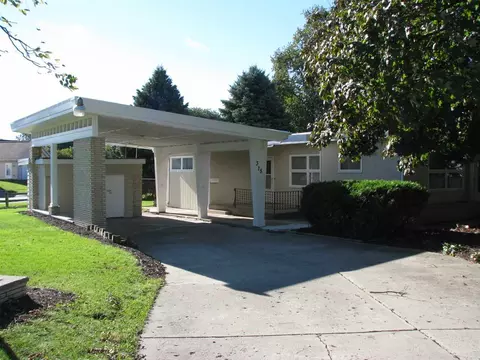 315 E 7th St, Belvidere, IL 61008 photo 2